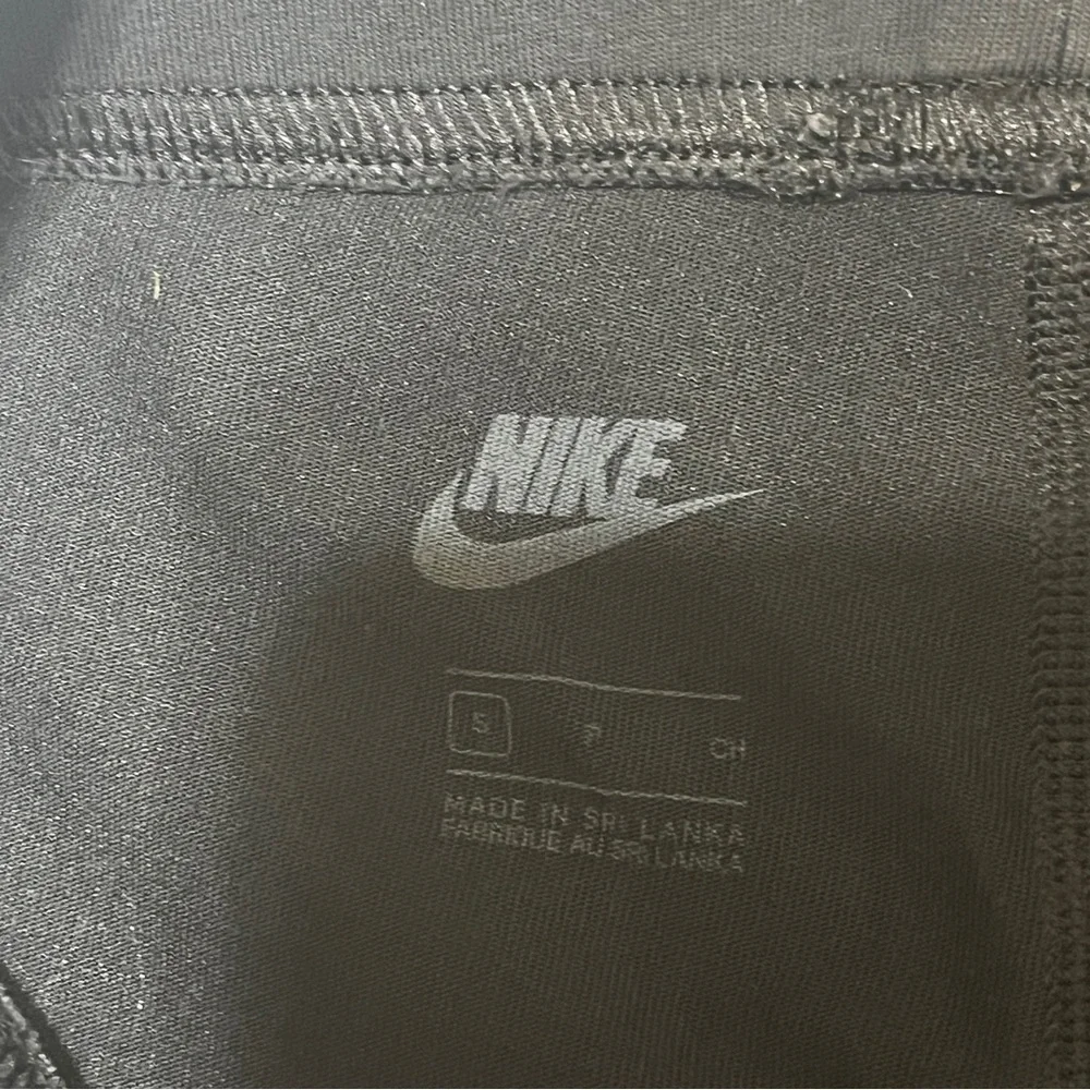 Nike Sportswear Essential High-waisted Logo Leggings Black Small